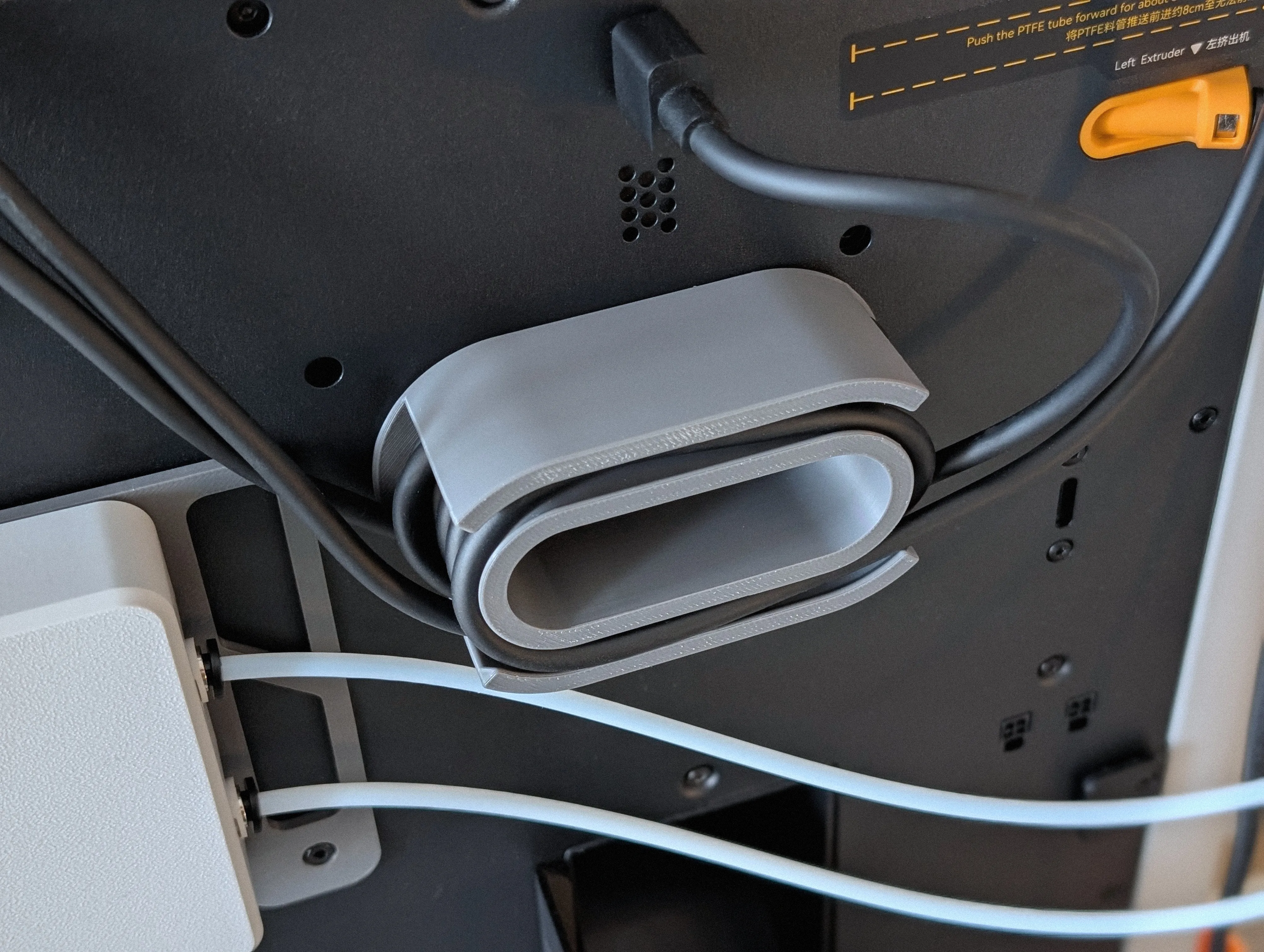 Magnetic Cable Management