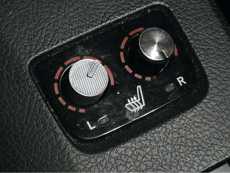 Heated seat control knob (2013-2018 Toyota Avalon)