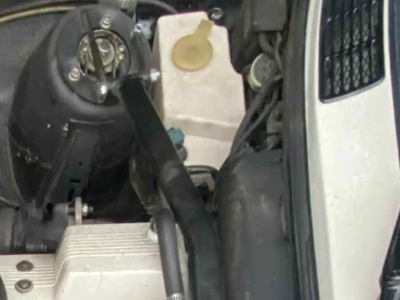 Windshield washer fluid reservoir BMW e30
