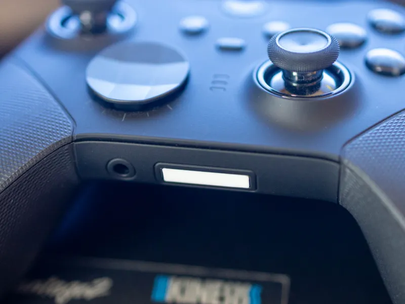 Dust cover for Xbox Elite controller Chatpad port