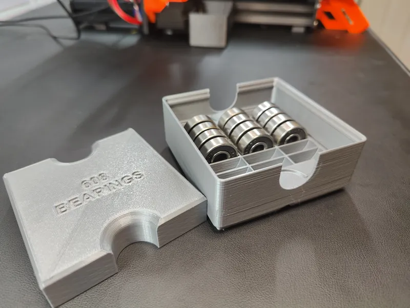 Gridfinity 608 Bearing holder (with dust cover)