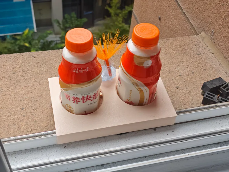 窗台外侧饮料架