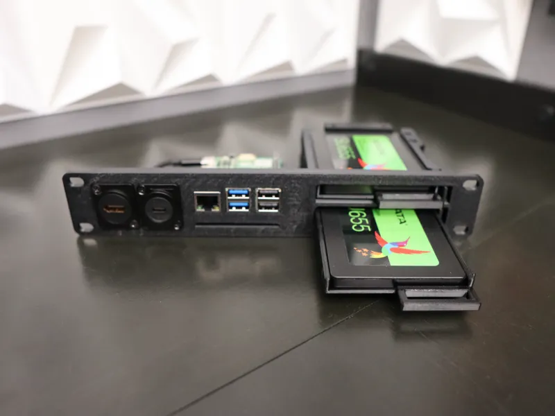 Raspberry Pi5 NAS 10-inch rack plate, 2 swap SSD