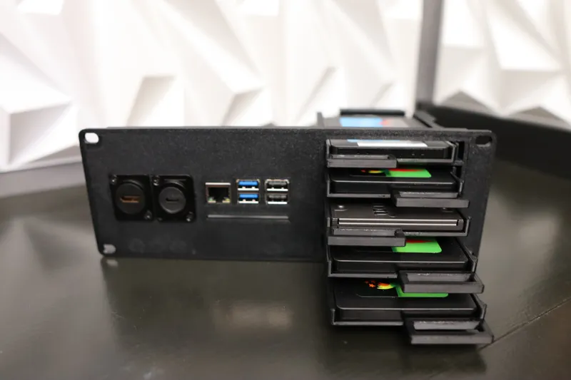 Raspberry Pi5 NAS 10-inch rack plate, 5 swap SSD