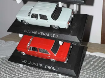 Modular Display Stand for 1:43 Scale Model Cars