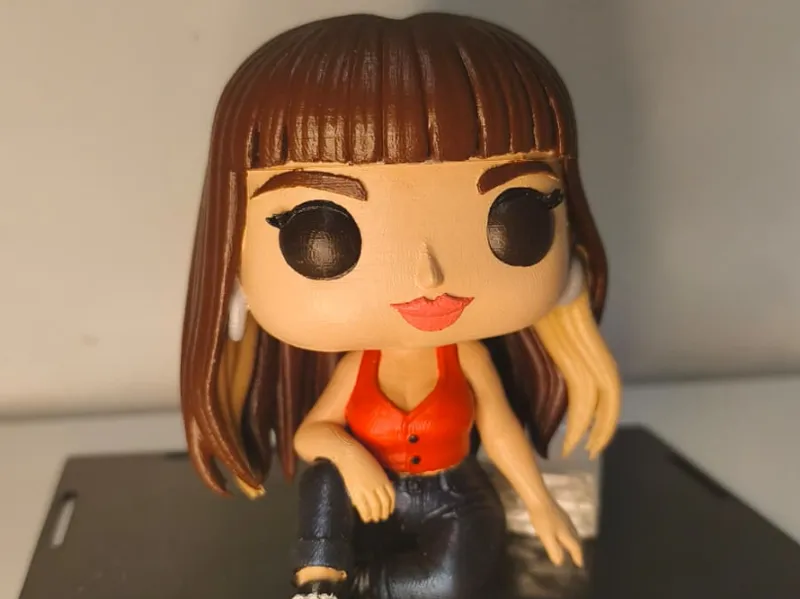 funko mujer pose relajada 