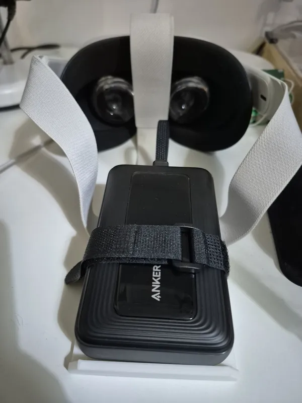 Quest 2 External Battery / Powerbank Holder