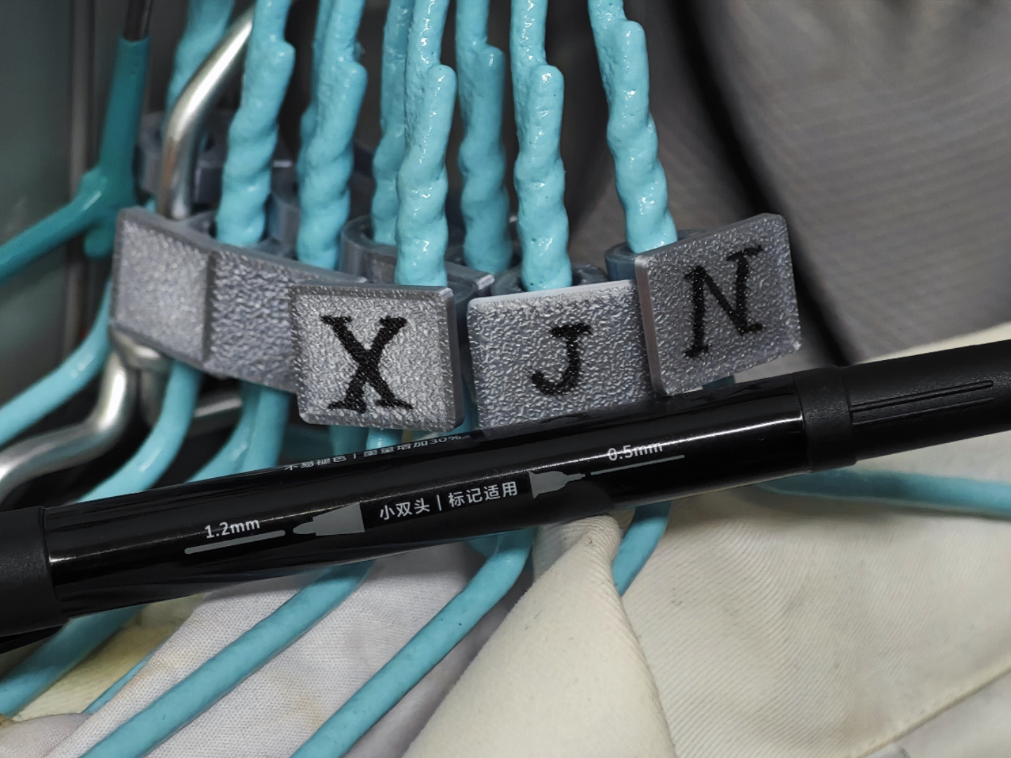 衣架小标签：可写字且不占空间