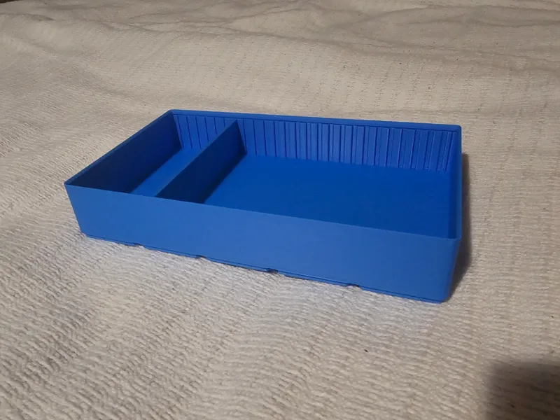 Gridfinity bin with movable dividers 5x3x5