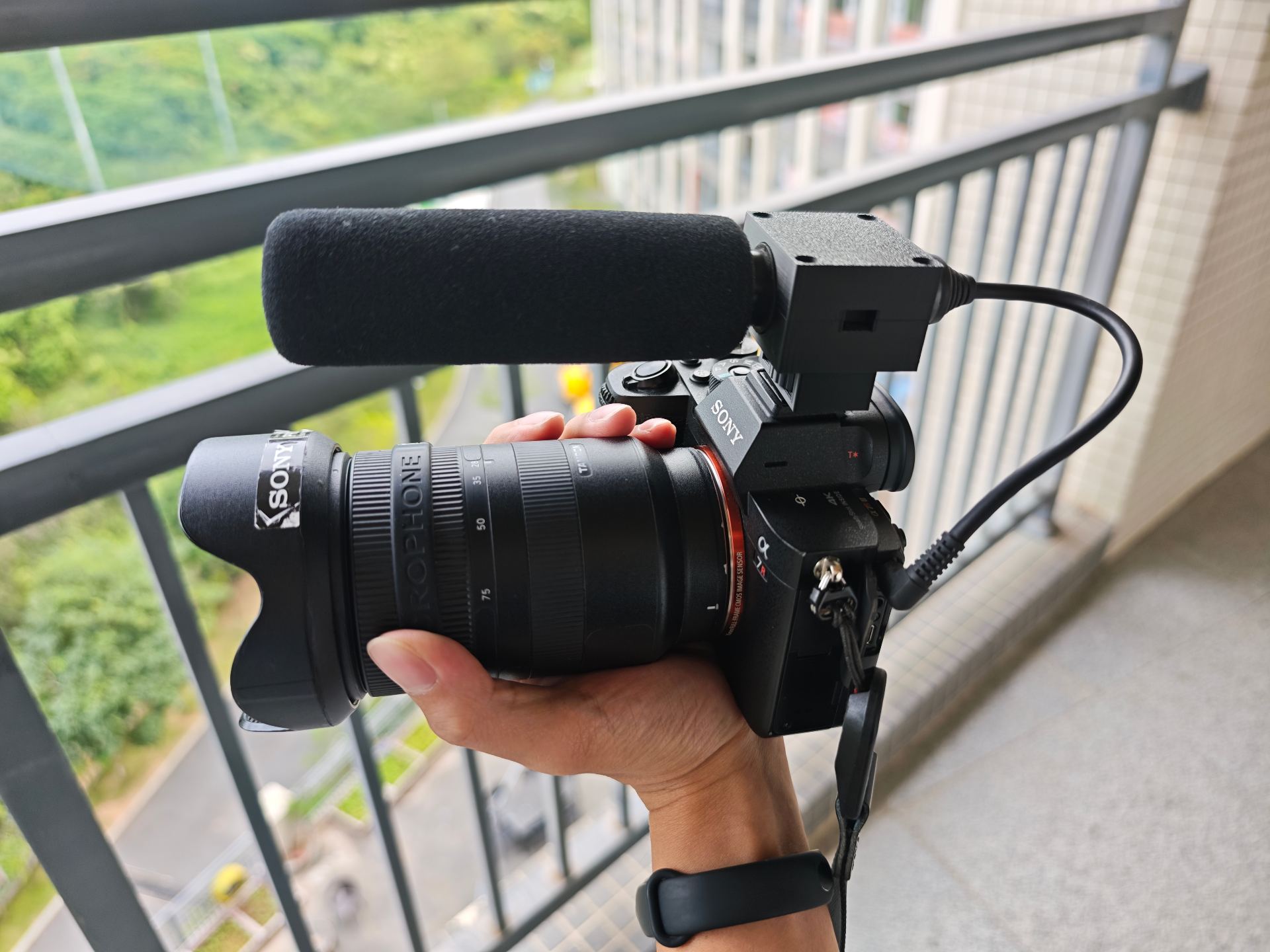 索尼MC2500摄像机ECM-PS1枪式麦克风改造成热靴机顶麦的夹具