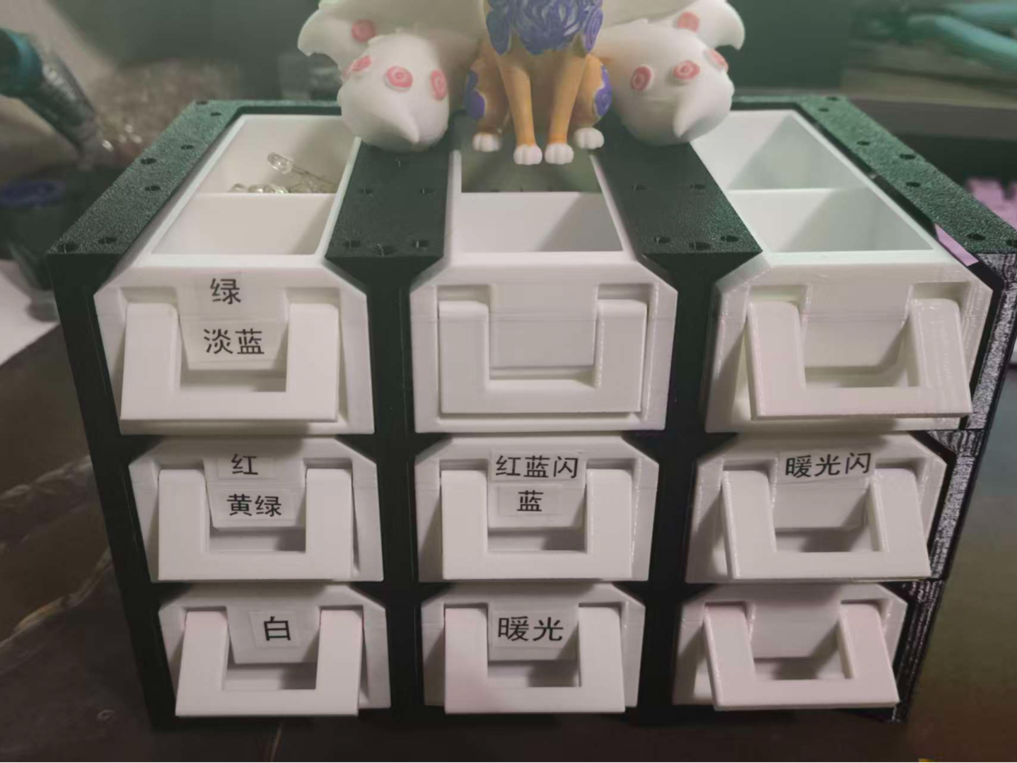 无限延展收纳盒