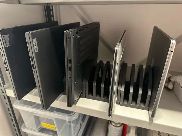 Rack modulaire pour ordinateurs portables