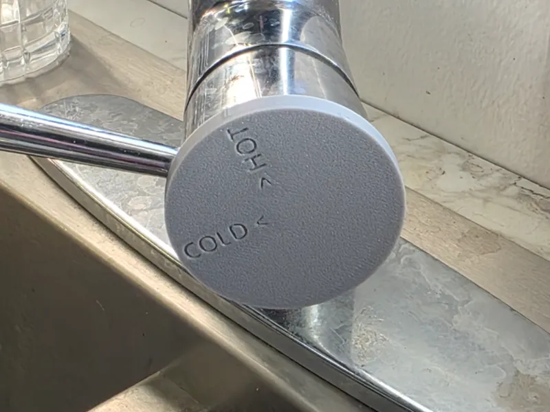 Hot/Cold Faucet Badge
