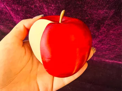 Reverse: 1999 An-an Fruit of Evil holding an apple