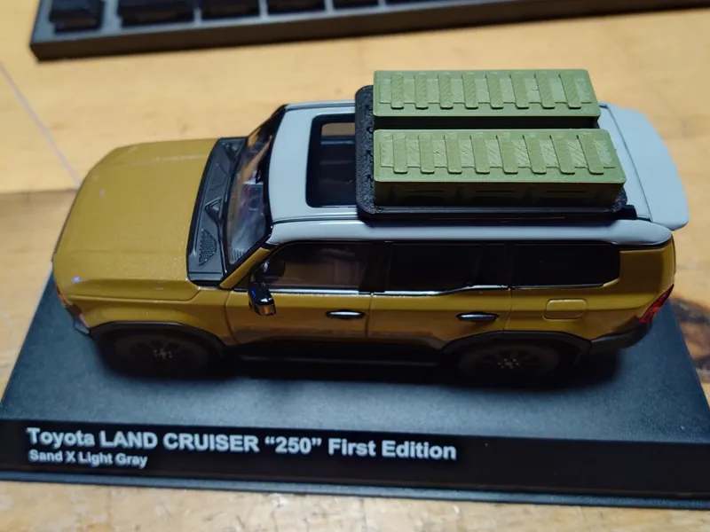 1/43 ROOFRACK + RUGGED CASE 