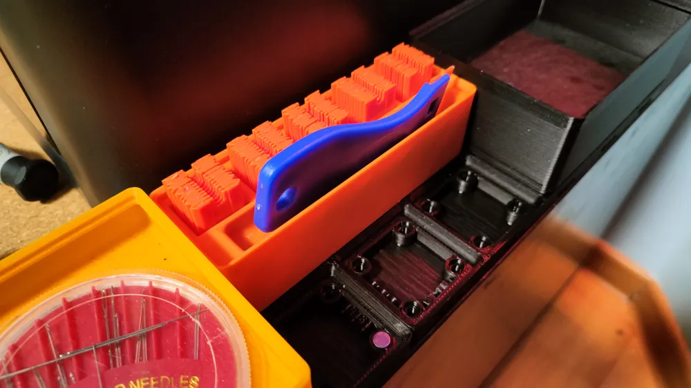 Gridfinity Razor Cutter Gridfinity plastic razor scraper and blades 1x3x5u - Free 3D Print ...
