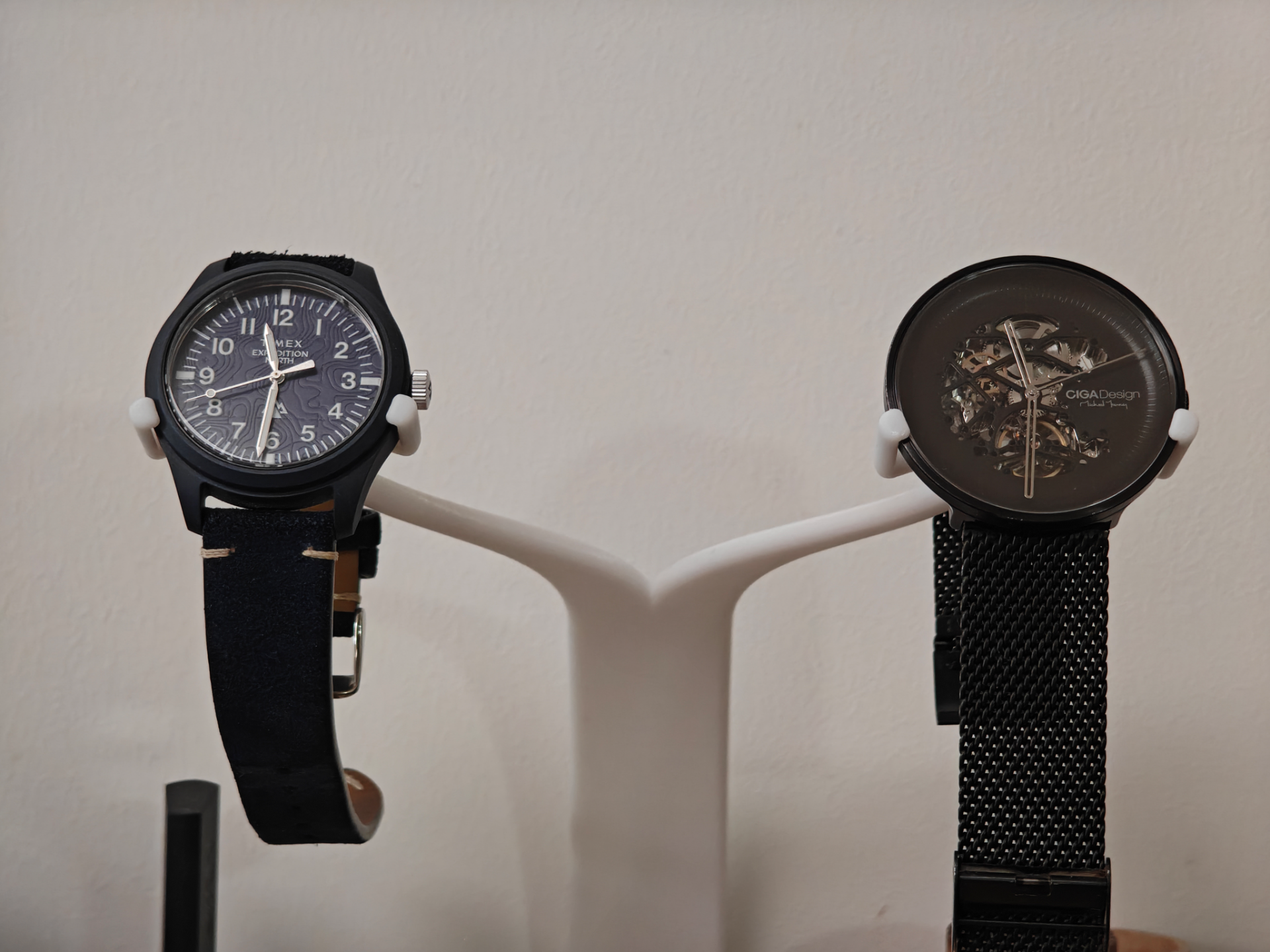 极简桌面悬空手表支架Minimalist desktop suspended watch stand