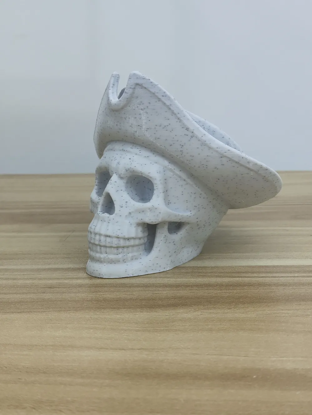 [Dark Retro] Pirate Hat Skull - Free 3D Print Model - MakerWorld