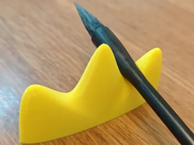 Mountain-shaped brush holder