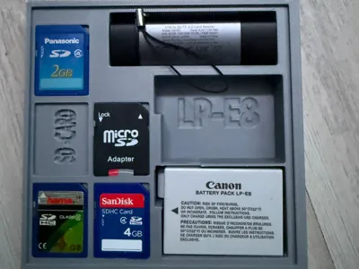 LP-E8 Battery Box with Storage