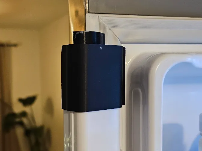 Door magnet guide