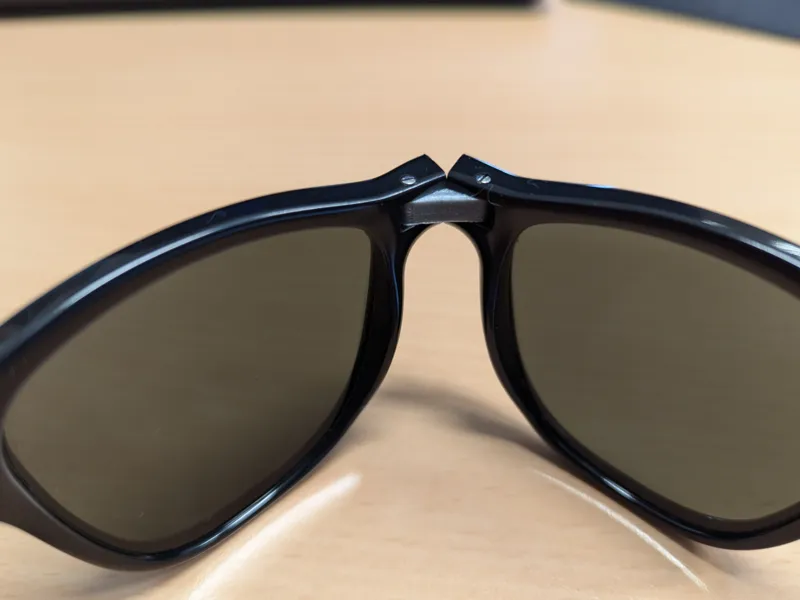 Ray_Ban_wayfarer_bridge_(RB4105_601_54-20)