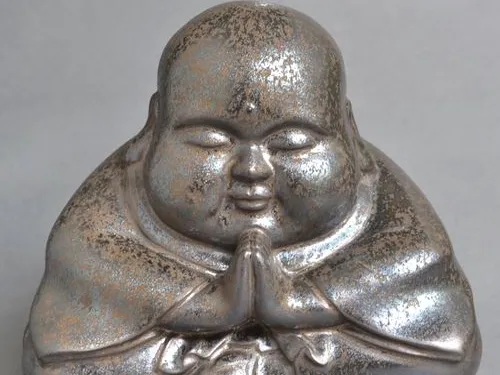 小沙弥风格的佛像雕塑