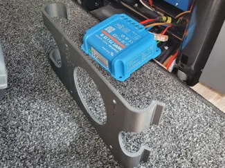 Halter VICTRON Solarregler MPPT75 für DUCATO