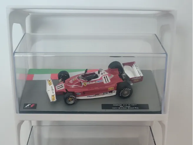 Stackable display stand for 1/43 scale model