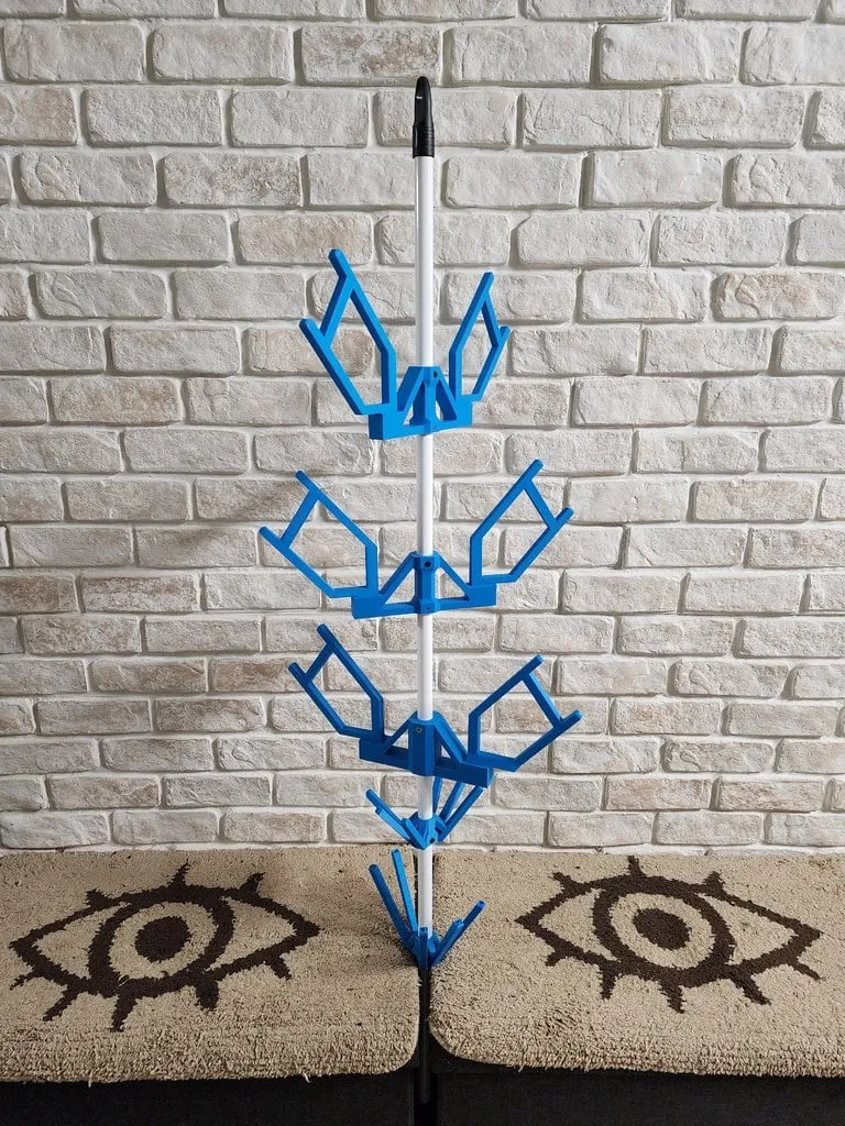 Vertical dryer on a broomstick (SCUBA equipment)