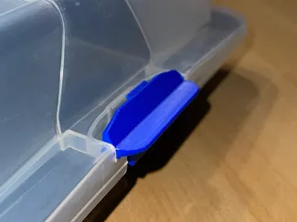 Clipser für Rotho-Kuchenblech