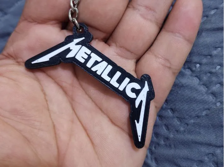 llavero de banda metalica