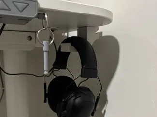 Table headphone holder
