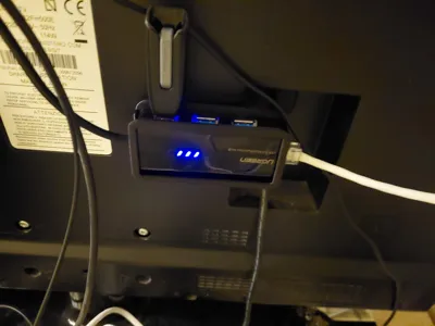 Ugreen USB ethernet adapter holder, VESA mount