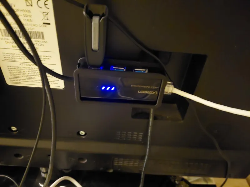 Ugreen USB ethernet adapter holder, VESA mount