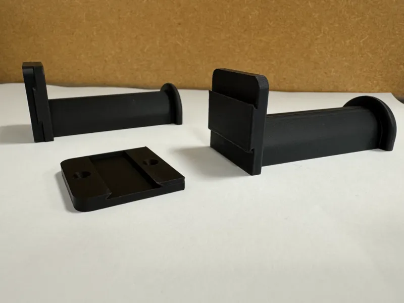 spool holder with sliding piece