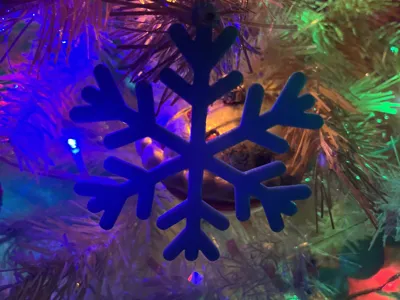 Simple snowflake ornament