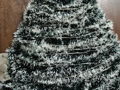 girland hook christmas tree