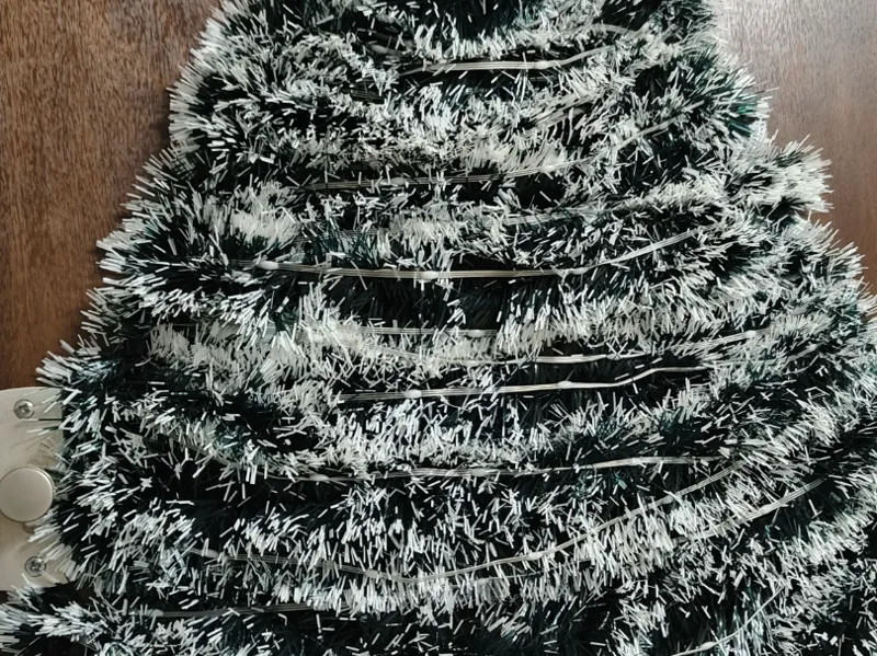 girland hook christmas tree