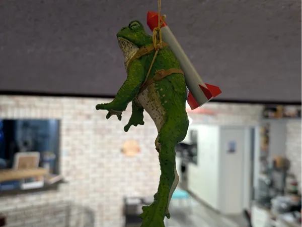 Crapaud fusée suspendu
