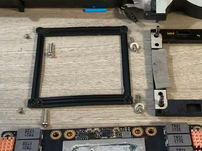 V100转P100散热器转接架