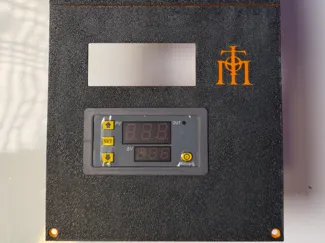 Kontrolní panel pro elektrickou udírnu