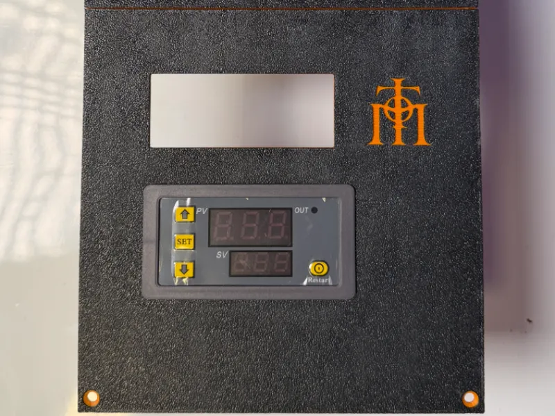 Kontrolní panel pro elektrickou udírnu
