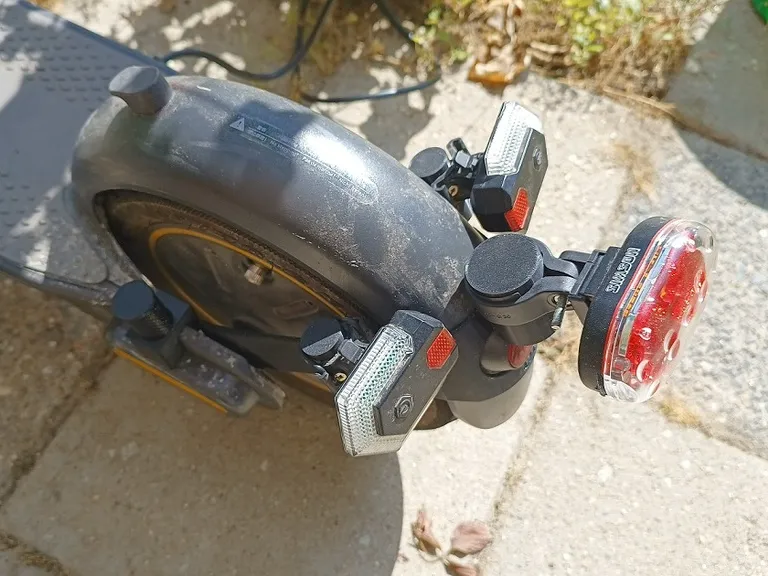 Ninebot MAX G30-rear fender inc. light attachments