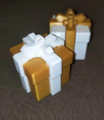 Christmas Gift-Shaped Ornament (Bauble)