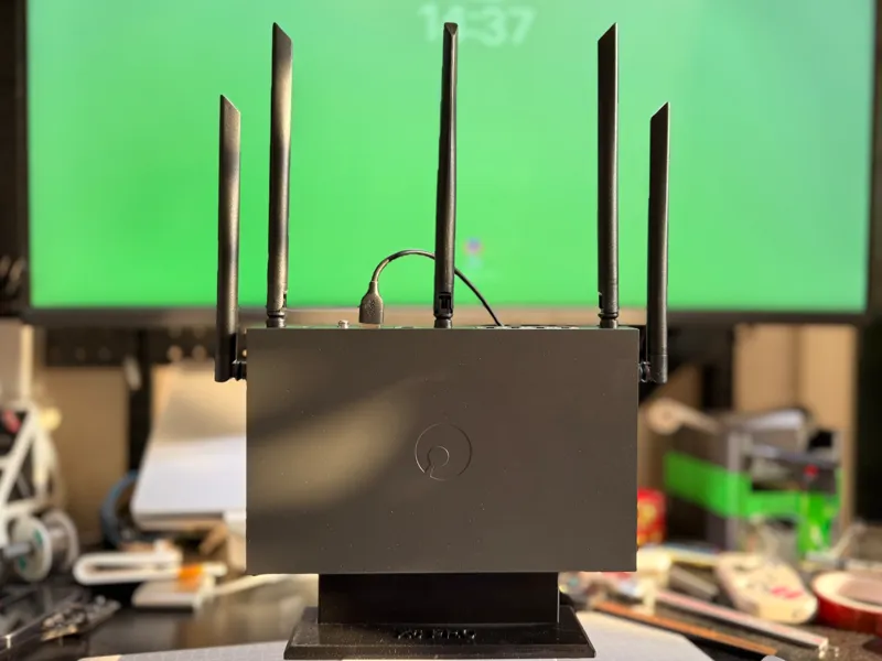 蒲公英X5 Pro 立式支架带有5G及硬盘收纳