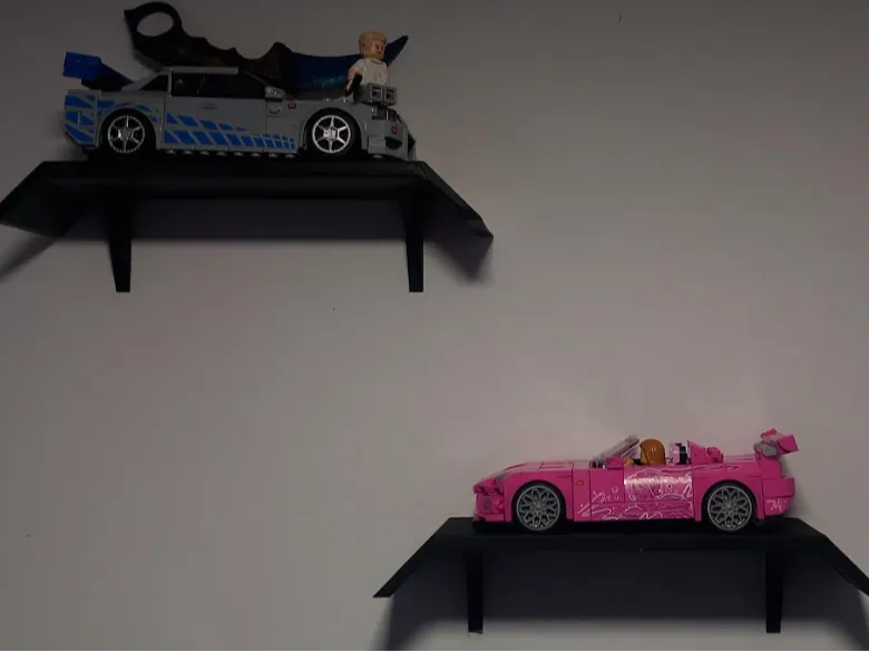 Sticky shelves