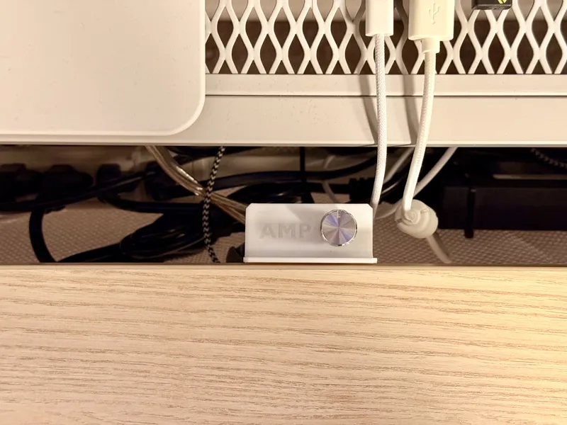 XY C15H Amp desk edge bracket