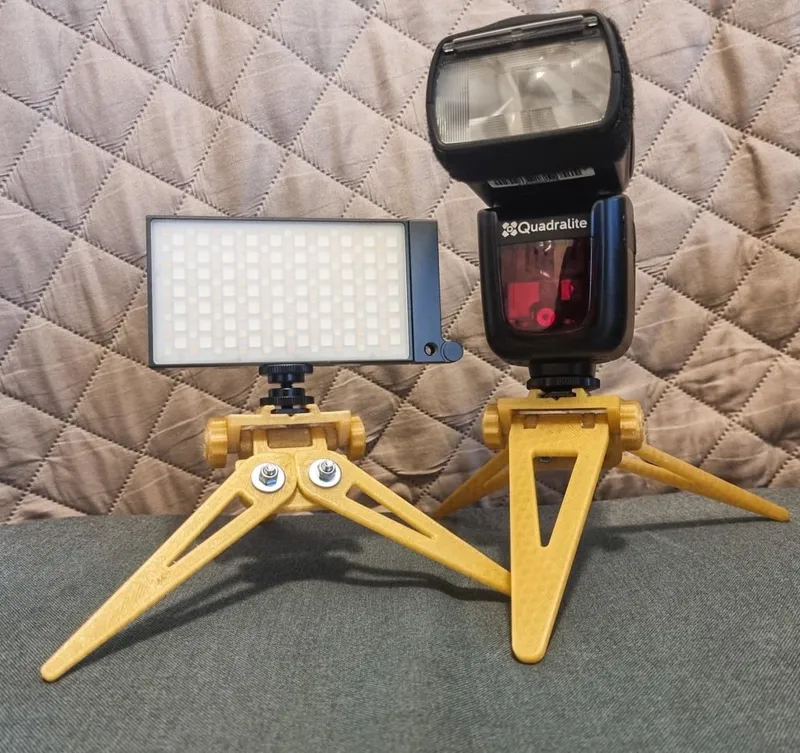Compact Foldable Camera Tripod w. hotshoe mount