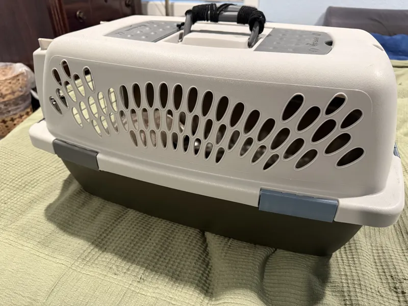 Pet Taxi Pet Carrier Clip